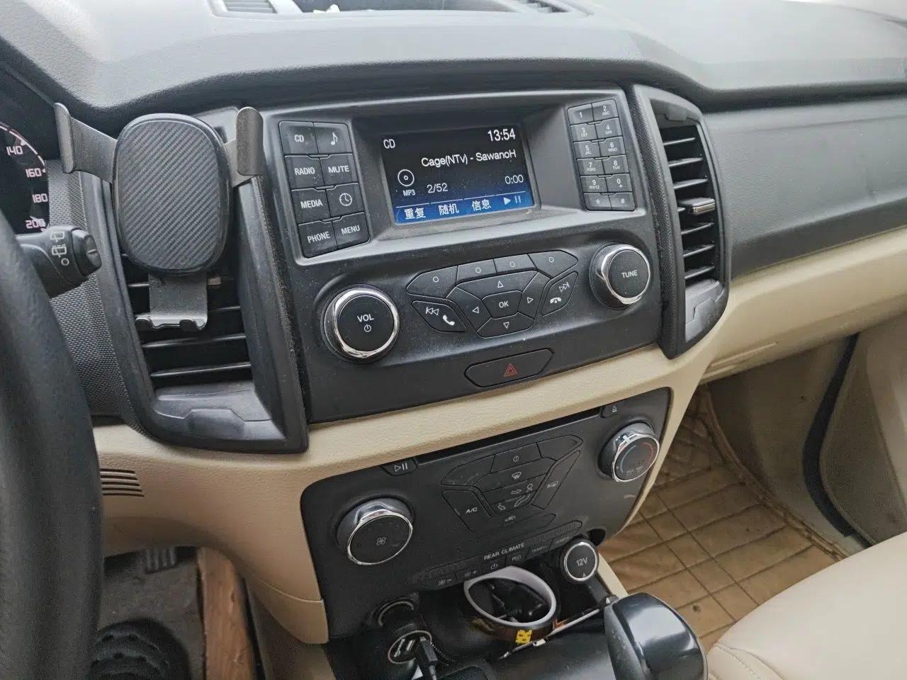 Ford Everest 2017 2.0T Gasoline Automatic 4x4 Elite Edition 5 Seats — миниатюра 13