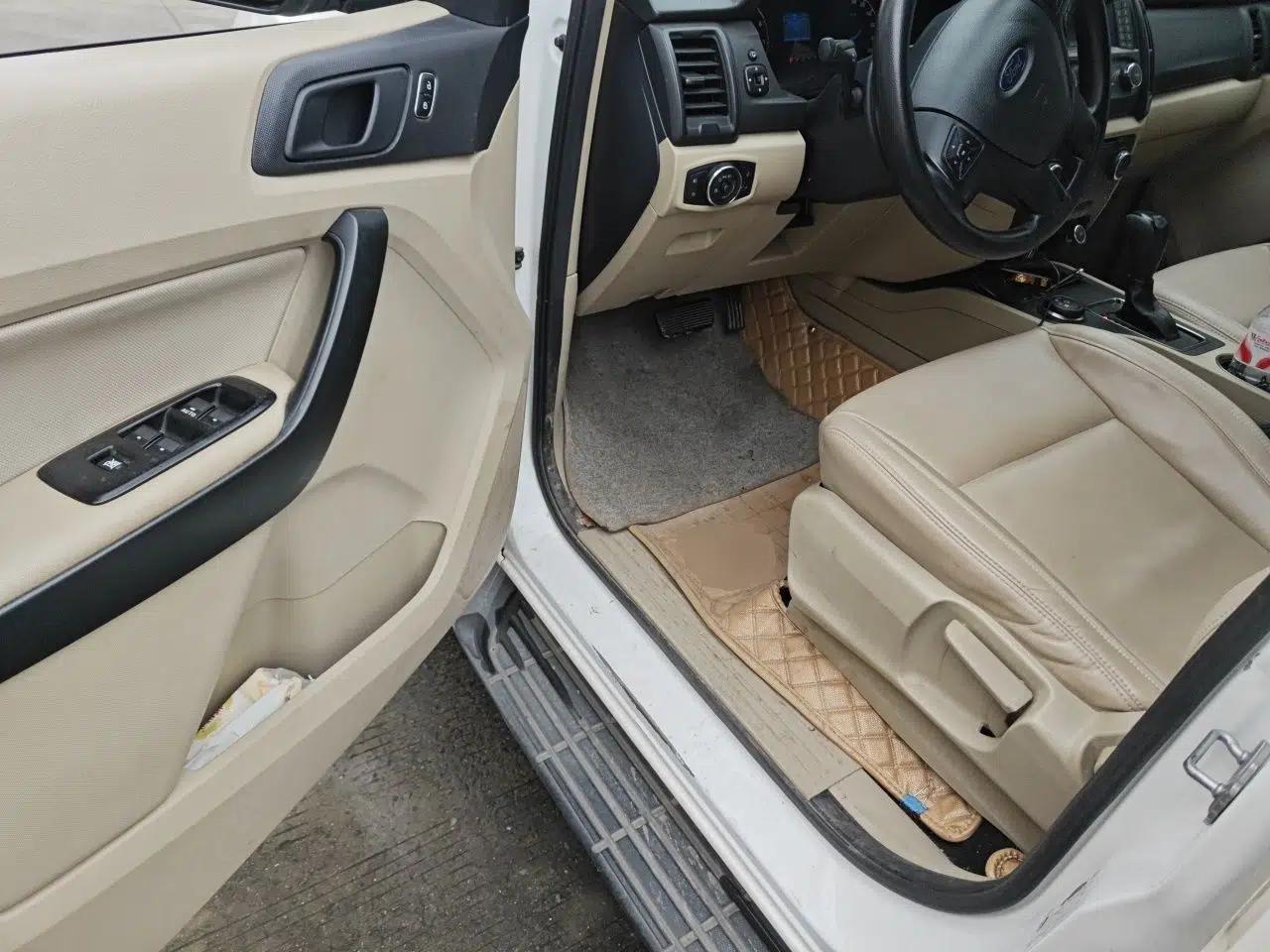 Ford Everest 2017 2.0T Gasoline Automatic 4x4 Elite Edition 5 Seats — миниатюра 16