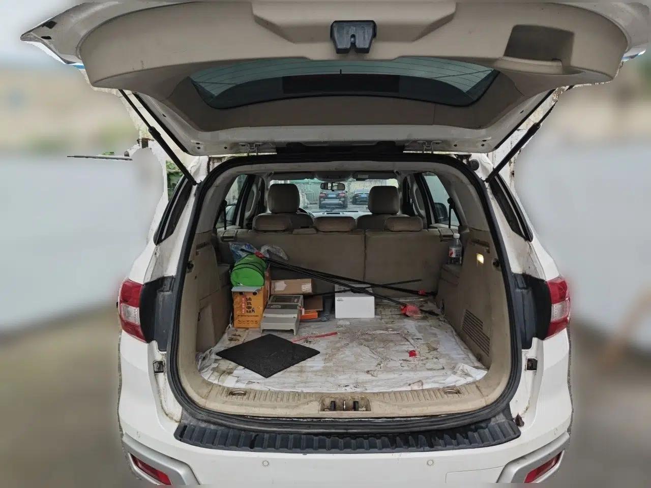 Ford Everest 2017 2.0T Gasoline Automatic 4x4 Elite Edition 5 Seats — миниатюра 19