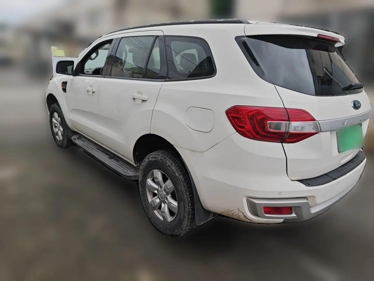 Ford Everest 2017 2.0T Gasoline Automatic 4x4 Elite Edition 5 Seats — миниатюра 4