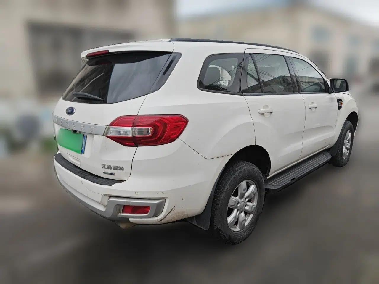 Ford Everest 2017 2.0T Gasoline Automatic 4x4 Elite Edition 5 Seats — миниатюра 6