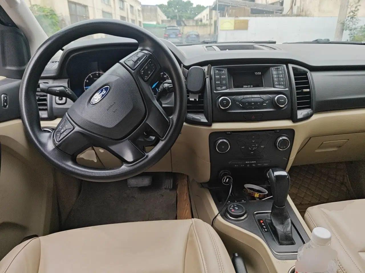 Ford Everest 2017 2.0T Gasoline Automatic 4x4 Elite Edition 5 Seats — миниатюра 9