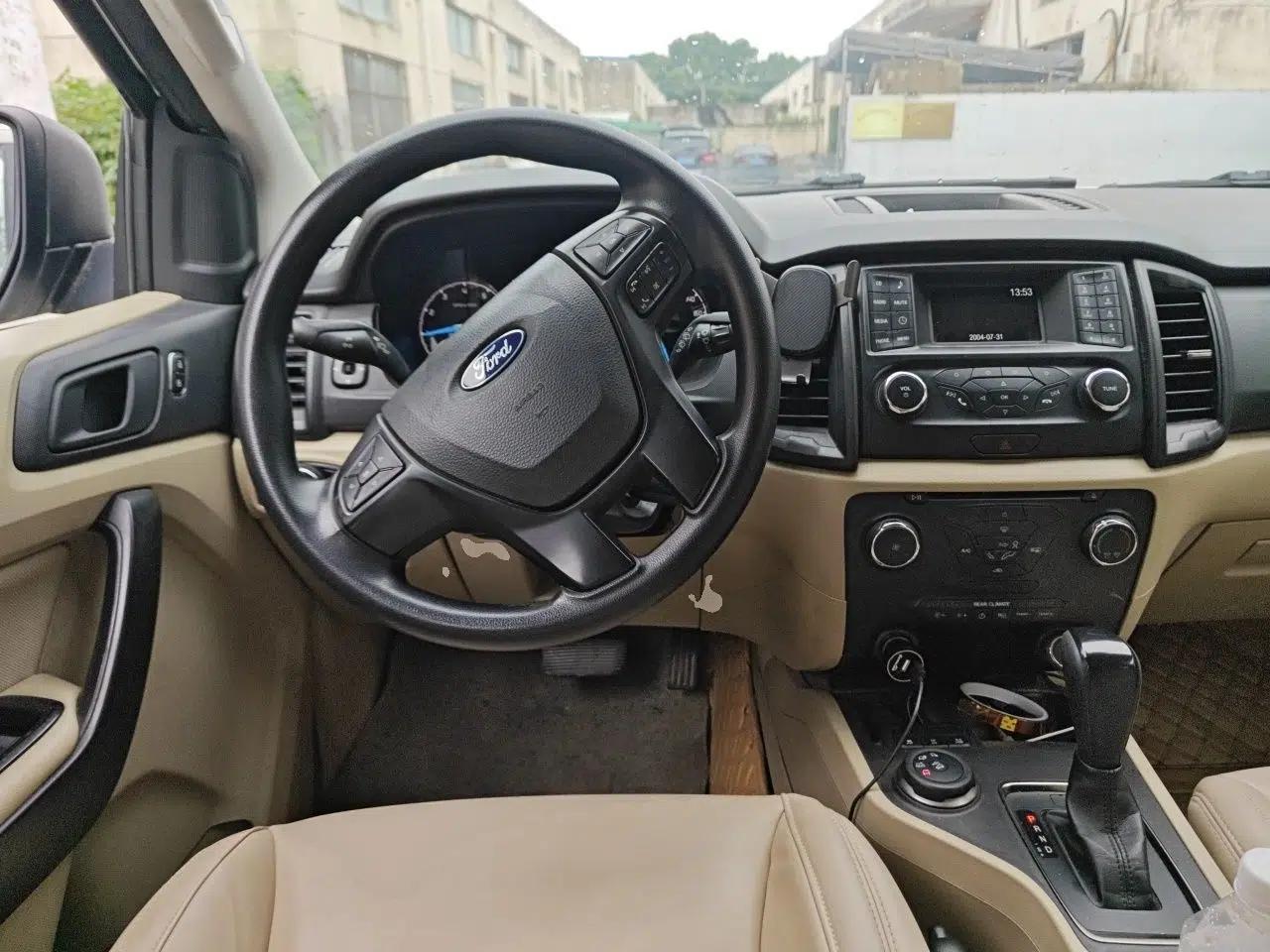 Ford Everest 2017 2.0T Gasoline Automatic 4x4 Elite Edition 5 Seats — миниатюра 10