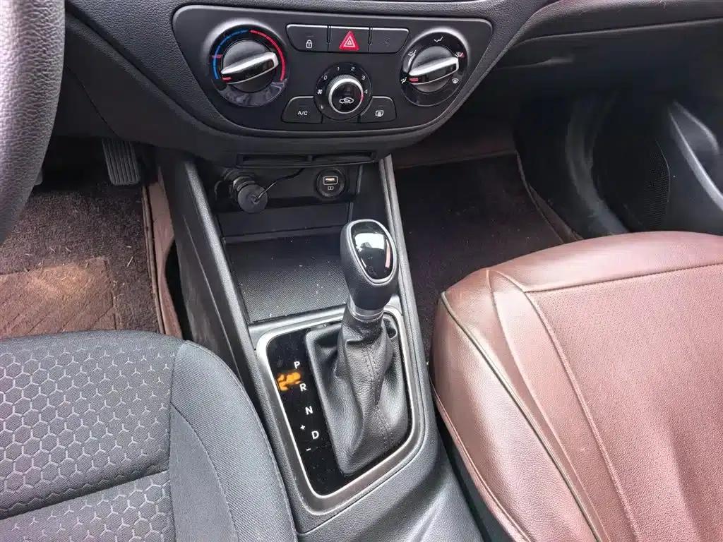 2020 Hyundai Verna 1.4L CVT GLS Cool Edition — миниатюра 13