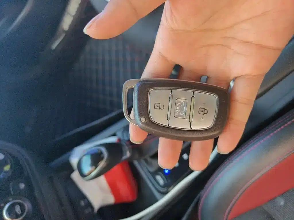 2016 Hyundai Verna 1.4L Automatic GLS (Cool Edition) — миниатюра 12
