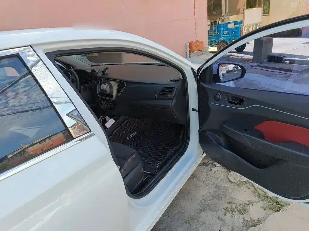 2016 Hyundai Verna 1.4L Automatic GLS (Cool Edition) — миниатюра 20