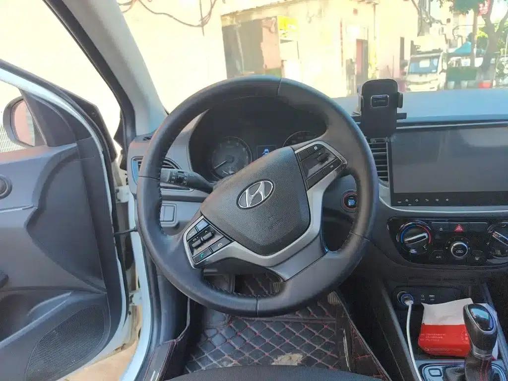 2016 Hyundai Verna 1.4L Automatic GLS (Cool Edition) — миниатюра 3