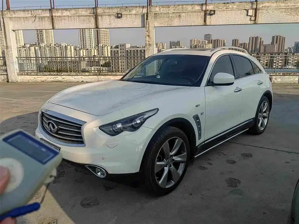 Infiniti QX70 2013 3.7L Standard Edition — миниатюра 1