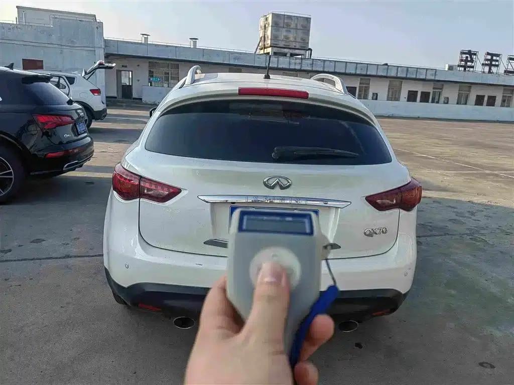 Infiniti QX70 2013 3.7L Standard Edition — миниатюра 2