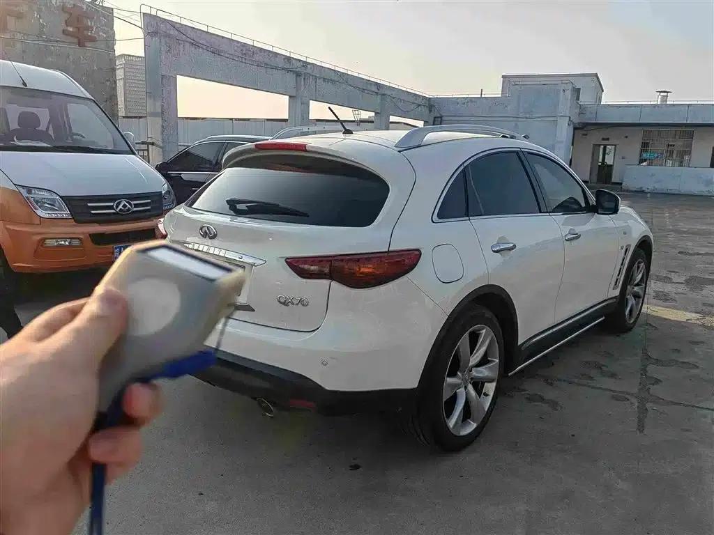 Infiniti QX70 2013 3.7L Standard Edition — миниатюра 4