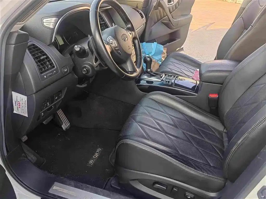 Infiniti QX70 2013 3.7L Standard Edition — миниатюра 6