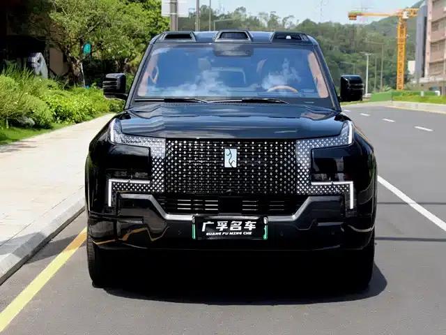 Looking up at the U8 L 2025 Dingshi Edition