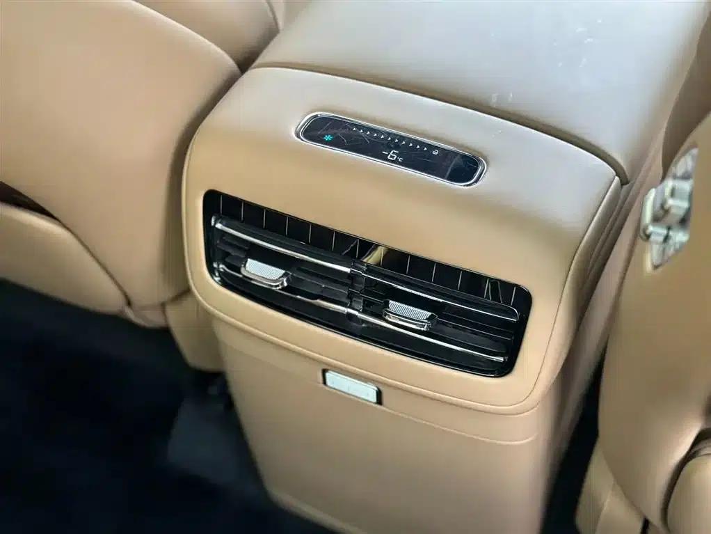Looking up at the U8 L 2025 Dingshi Edition — миниатюра 15