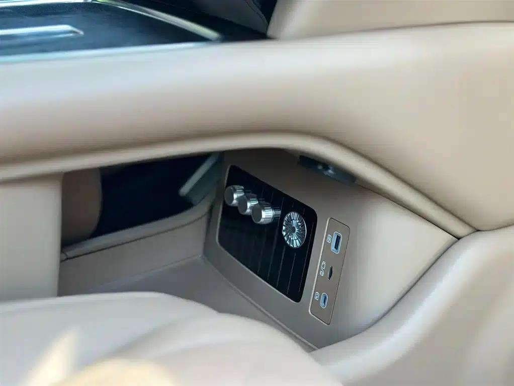 Looking up at the U8 L 2025 Dingshi Edition — миниатюра 16