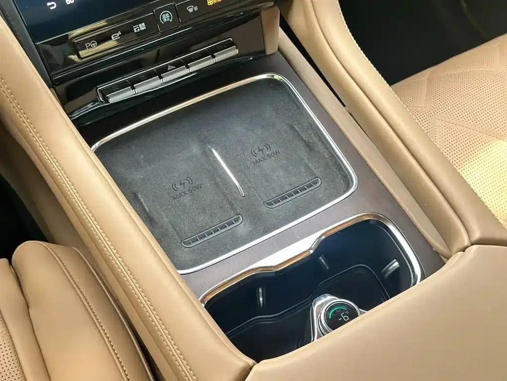 Looking up at the U8 L 2025 Dingshi Edition — миниатюра 19