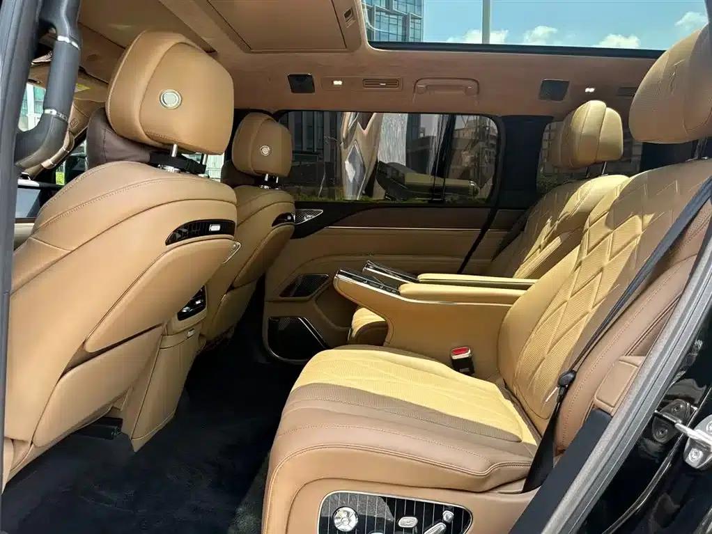 Looking up at the U8 L 2025 Dingshi Edition — миниатюра 10