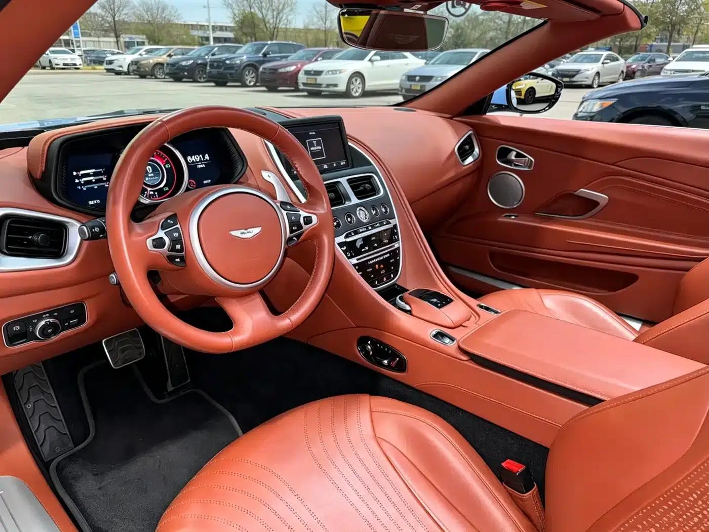 Aston Martin DB11 2019 4.0T V8 Volante — миниатюра 9