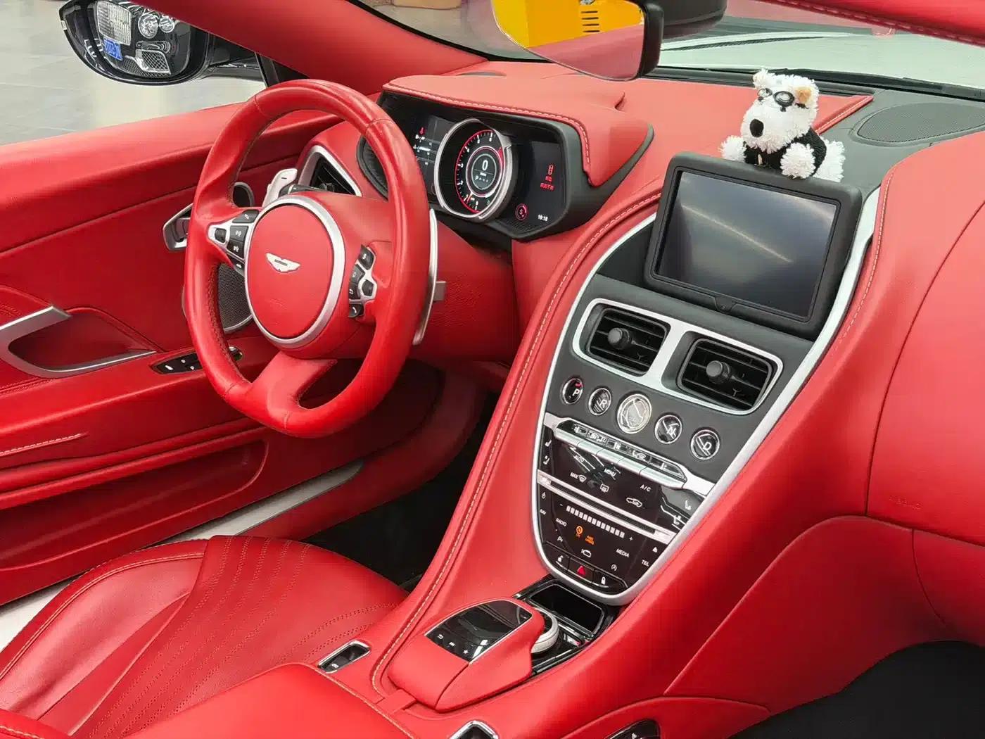 Aston Martin DB11 2019 4.0T V8 Volante — миниатюра 4