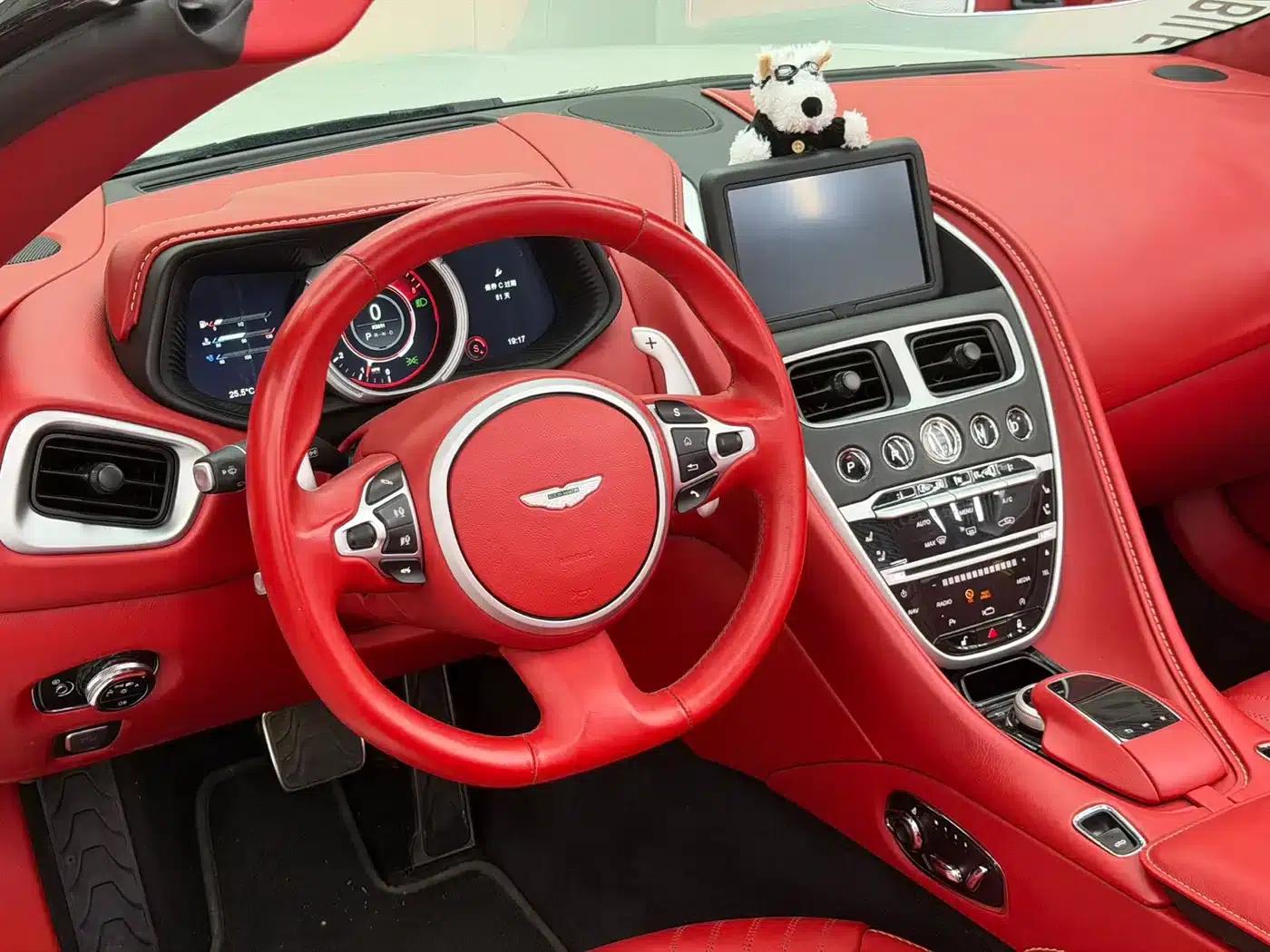 Aston Martin DB11 2019 4.0T V8 Volante — миниатюра 5