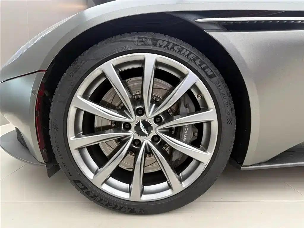 Aston Martin DB11 2019 4.0T V8 Coupe — миниатюра 13
