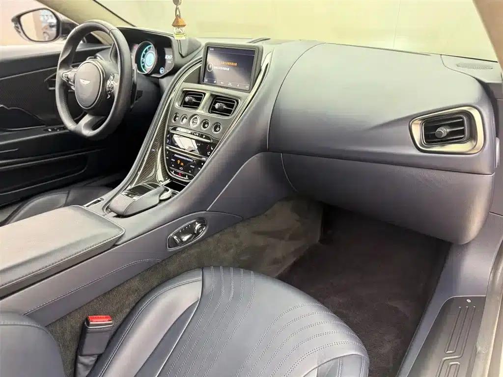 Aston Martin DB11 2019 4.0T V8 Coupe — миниатюра 9
