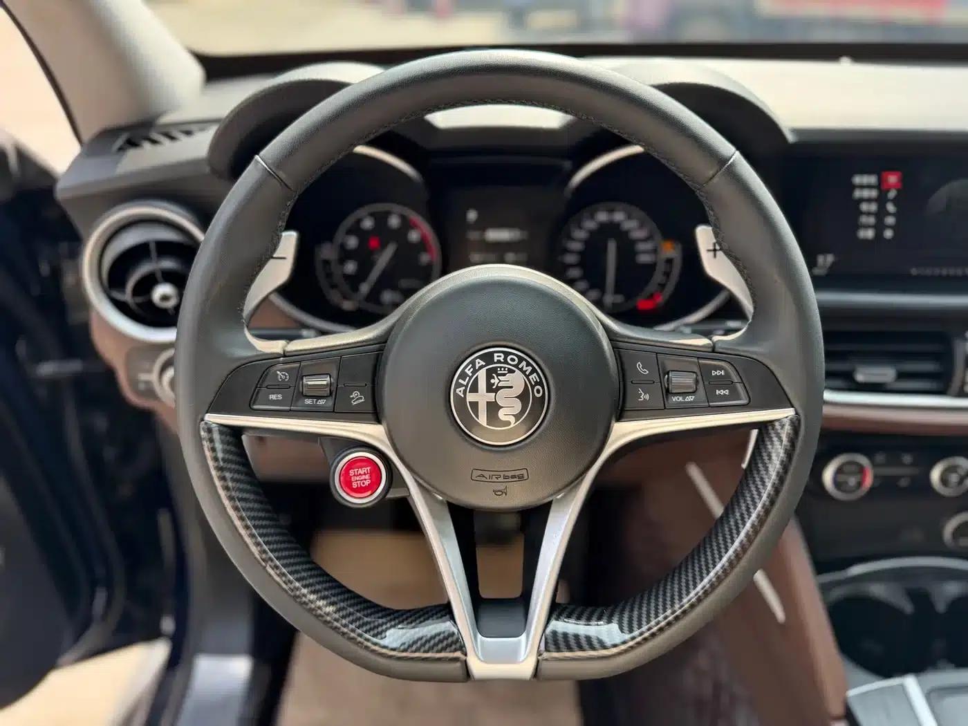 2017 Stelvio 2.0T 200HP Elite Edition — миниатюра 11
