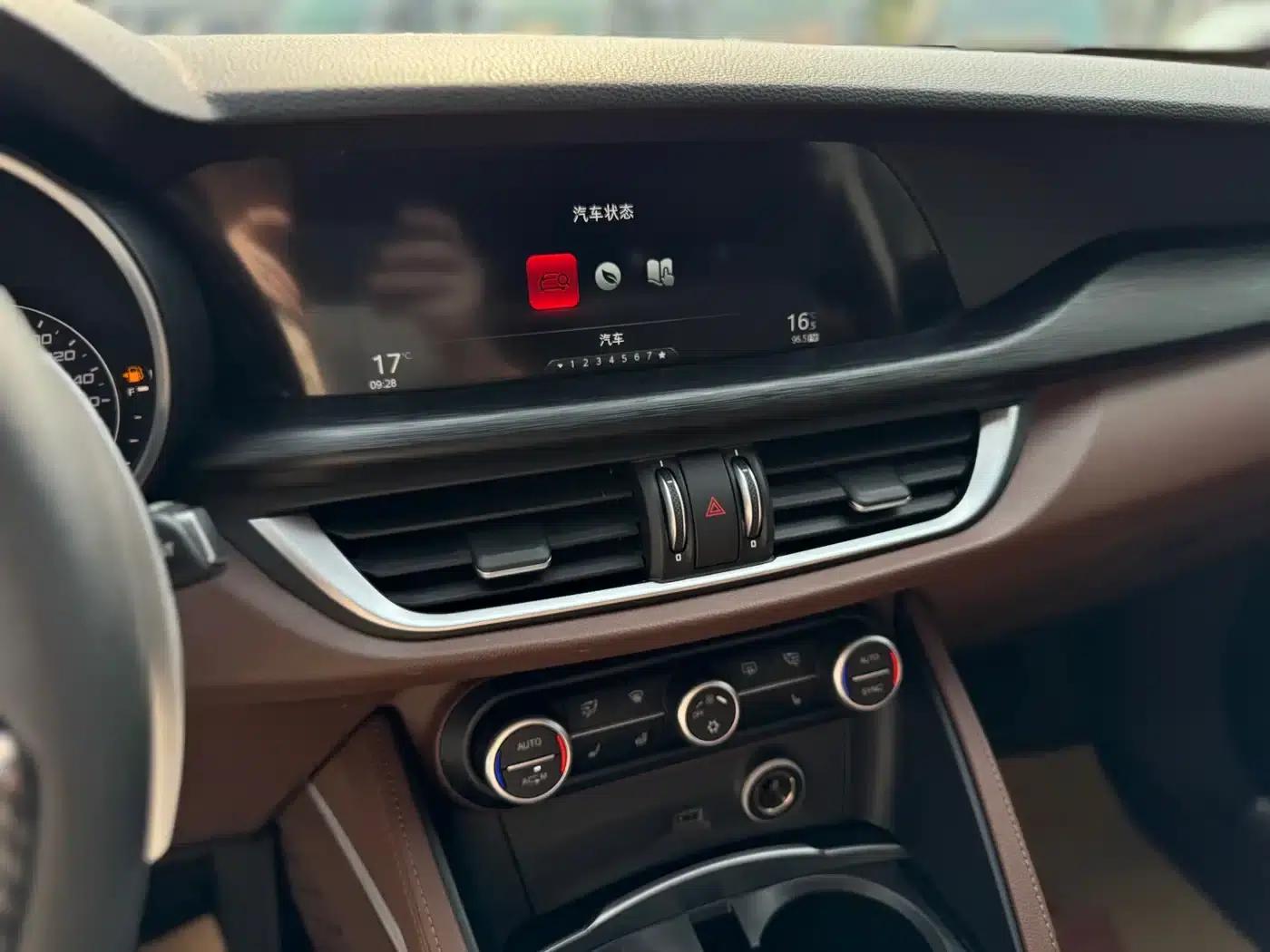 2017 Stelvio 2.0T 200HP Elite Edition — миниатюра 12