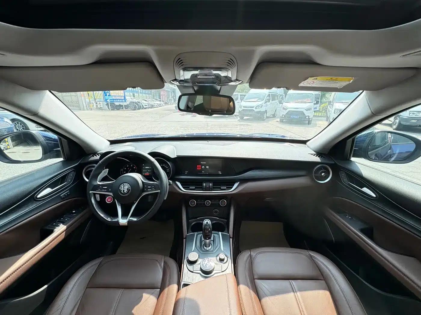 2017 Stelvio 2.0T 200HP Elite Edition — миниатюра 14