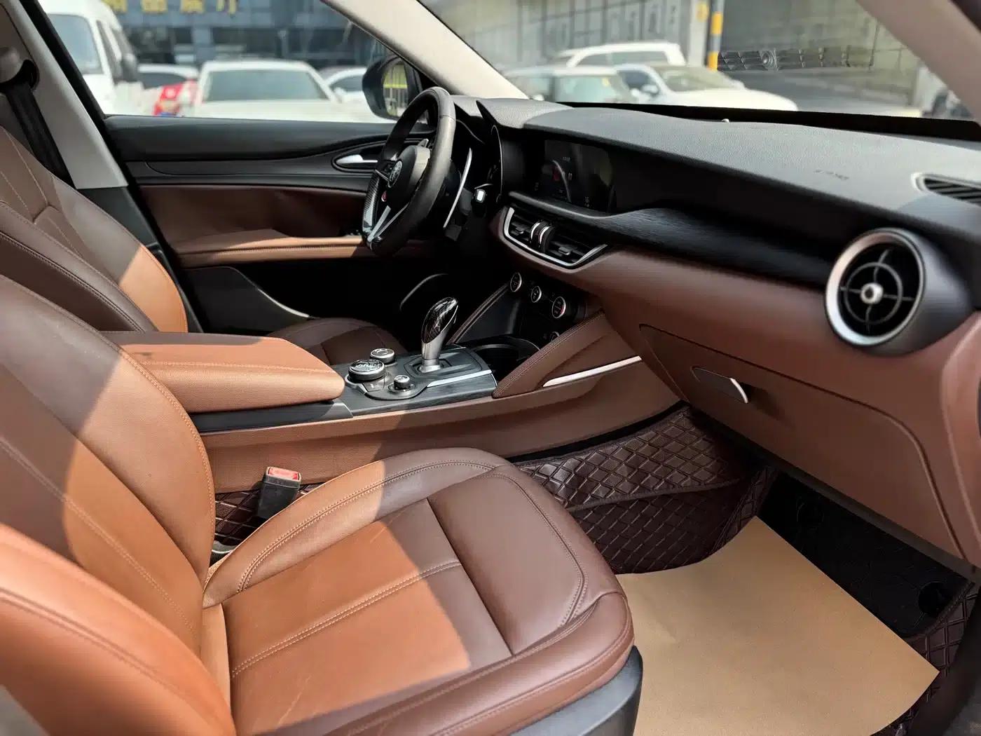 2017 Stelvio 2.0T 200HP Elite Edition — миниатюра 15