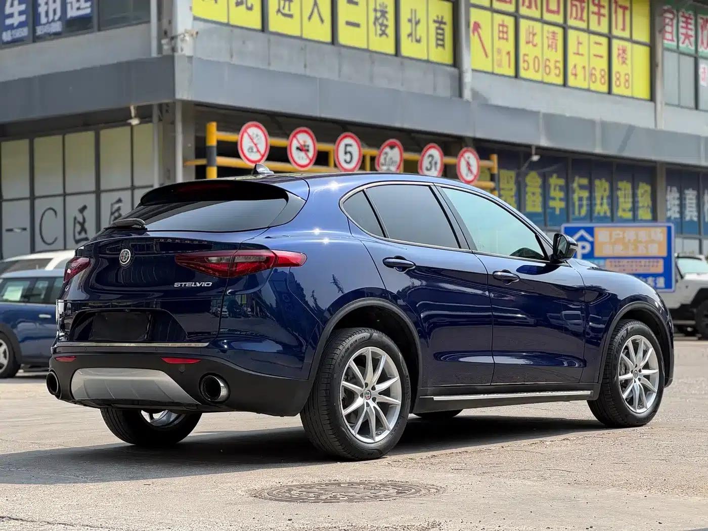 2017 Stelvio 2.0T 200HP Elite Edition — миниатюра 8