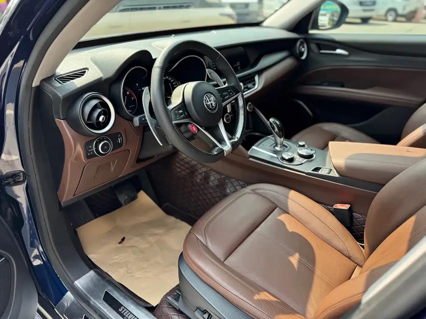 2017 Stelvio 2.0T 200HP Elite Edition — миниатюра 9