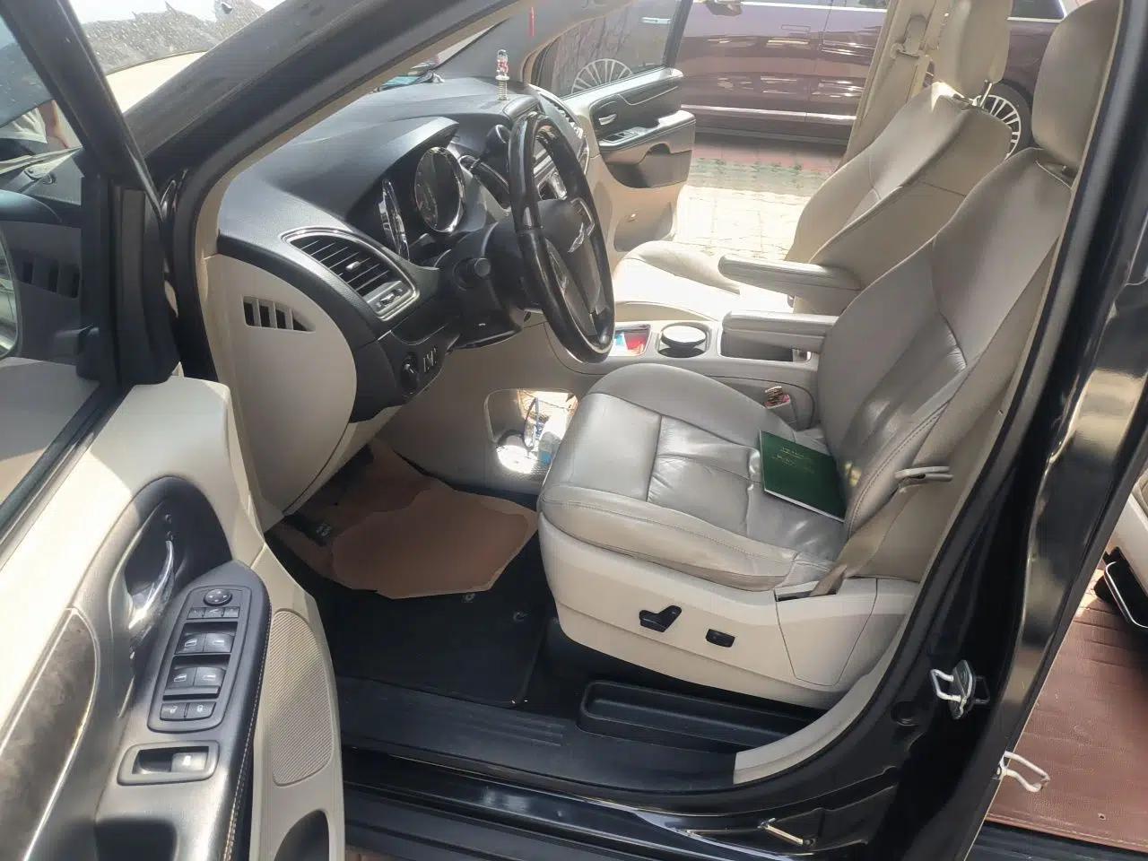 Chrysler Grand Voyager 2013 3.6L Luxury Edition — миниатюра 16