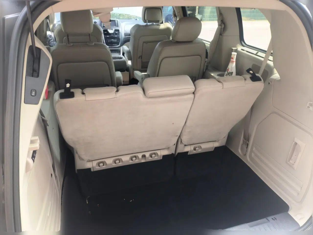 Chrysler Grand Voyager 2013 3.6L Luxury Edition — миниатюра 19