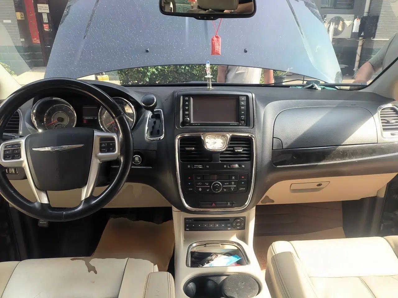 Chrysler Grand Voyager 2013 3.6L Luxury Edition — миниатюра 9