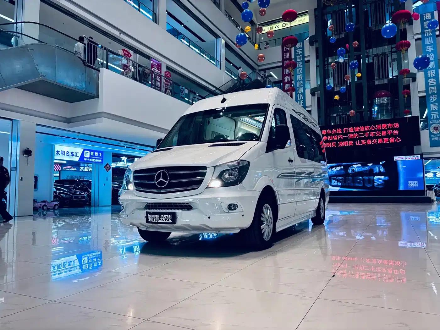2018 Sprinter 3.5L Luxury Custom Edition — миниатюра 1
