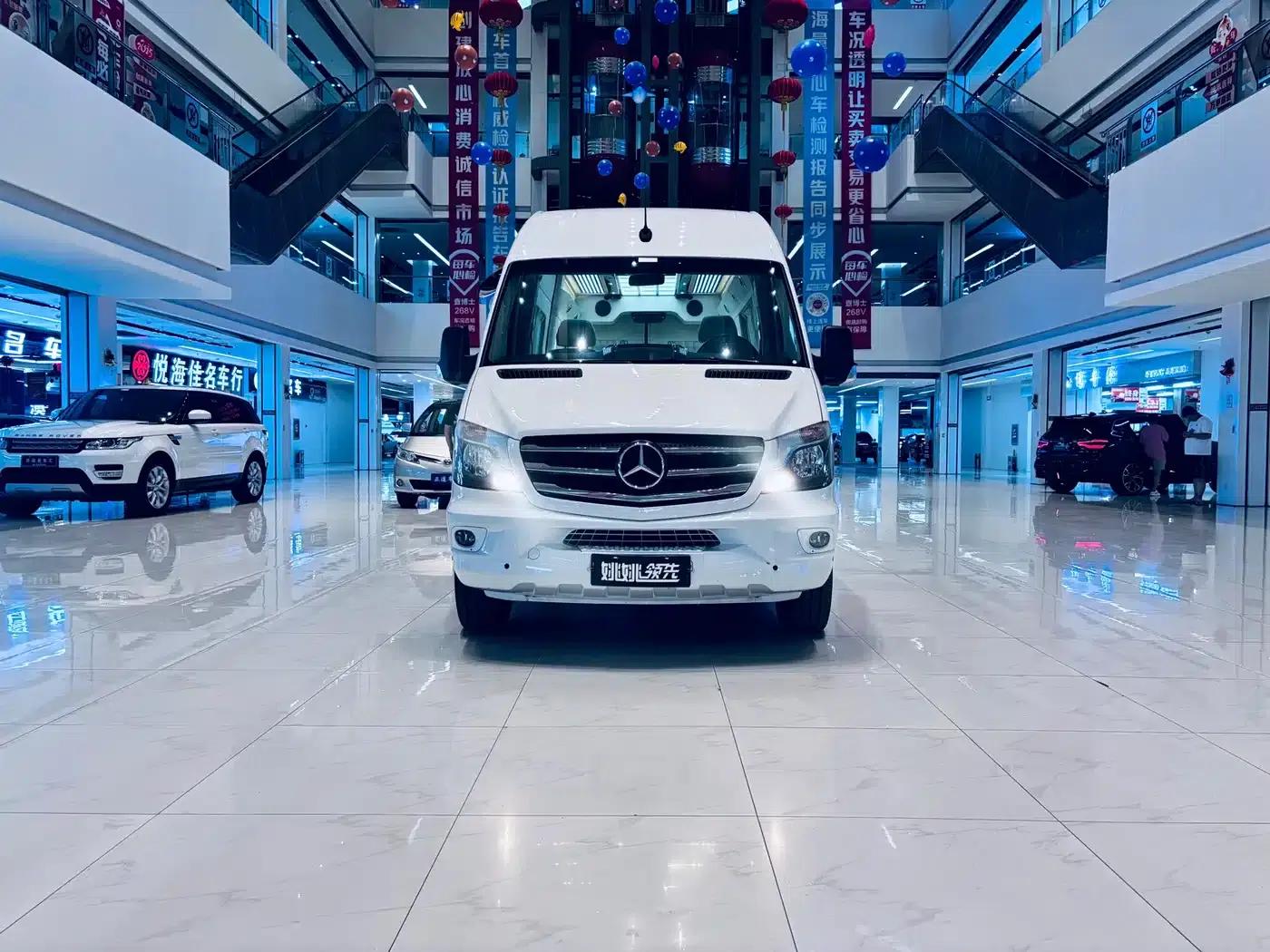 2018 Sprinter 3.5L Luxury Custom Edition — миниатюра 2