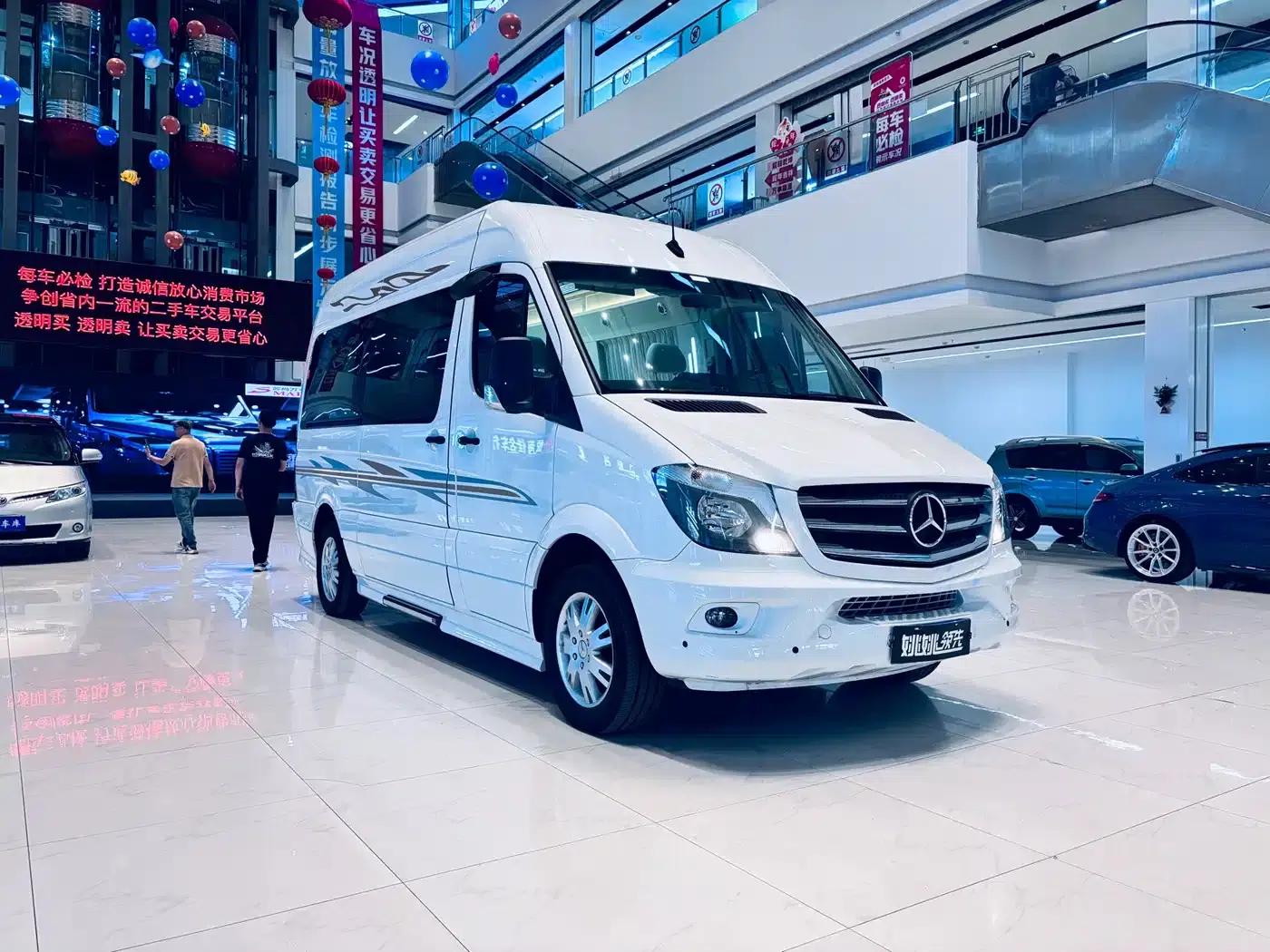2018 Sprinter 3.5L Luxury Custom Edition — миниатюра 13