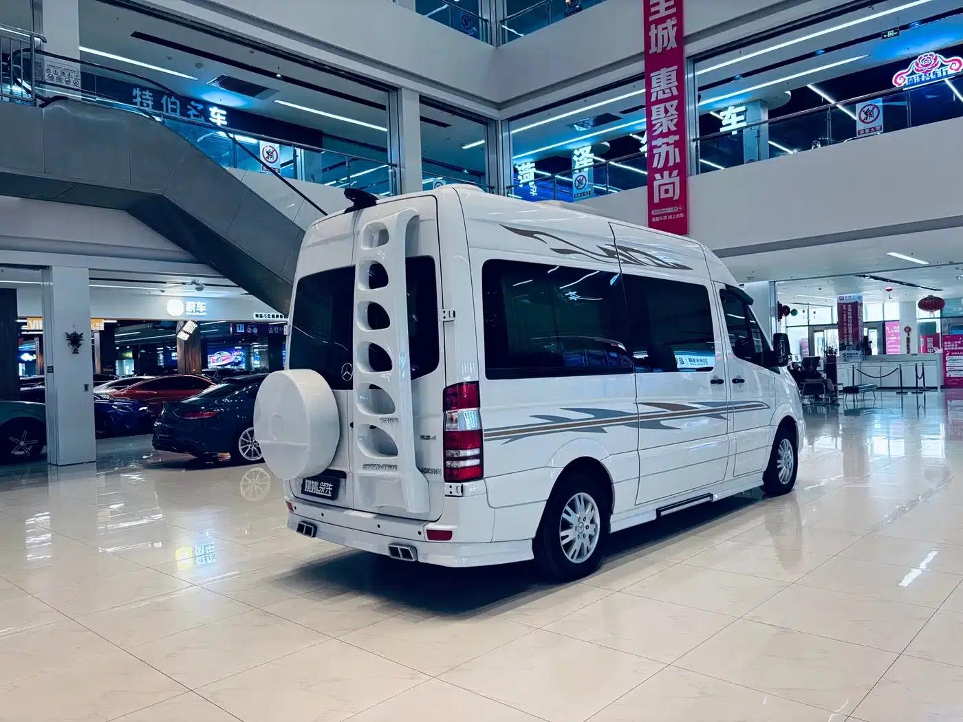 2018 Sprinter 3.5L Luxury Custom Edition — миниатюра 3