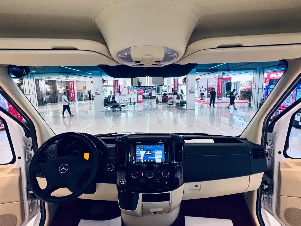 2018 Sprinter 3.5L Luxury Custom Edition — миниатюра 4