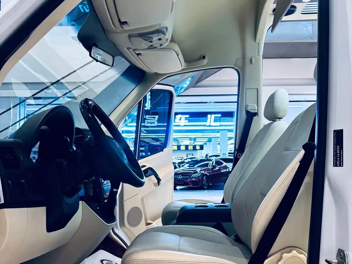 2018 Sprinter 3.5L Luxury Custom Edition — миниатюра 6