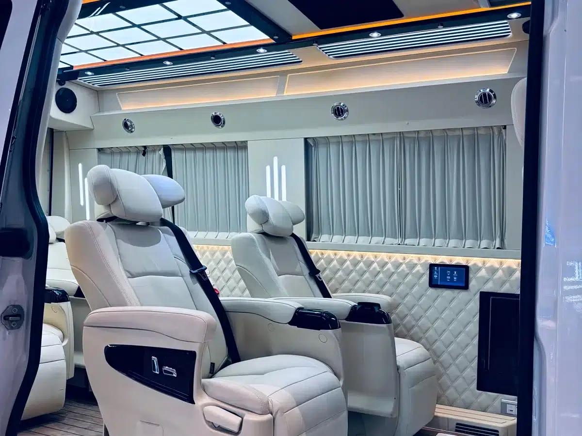 2018 Sprinter 3.5L Luxury Custom Edition — миниатюра 8