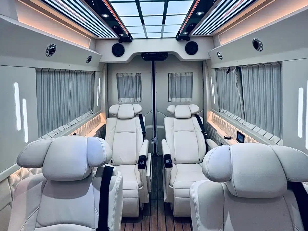2018 Sprinter 3.5L Luxury Custom Edition — миниатюра 9