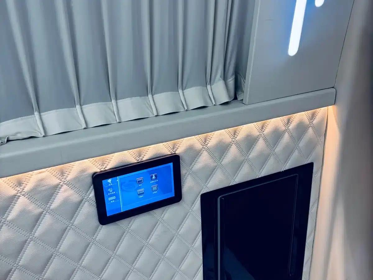 2018 Sprinter 3.5L Luxury Custom Edition — миниатюра 10