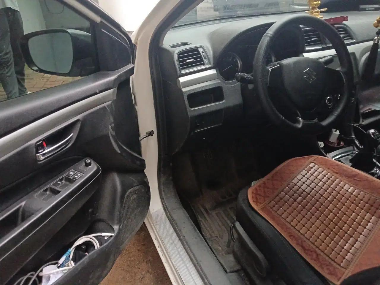 Suzuki Alivio 2015 1.6L Manual Comfort Model — миниатюра 16