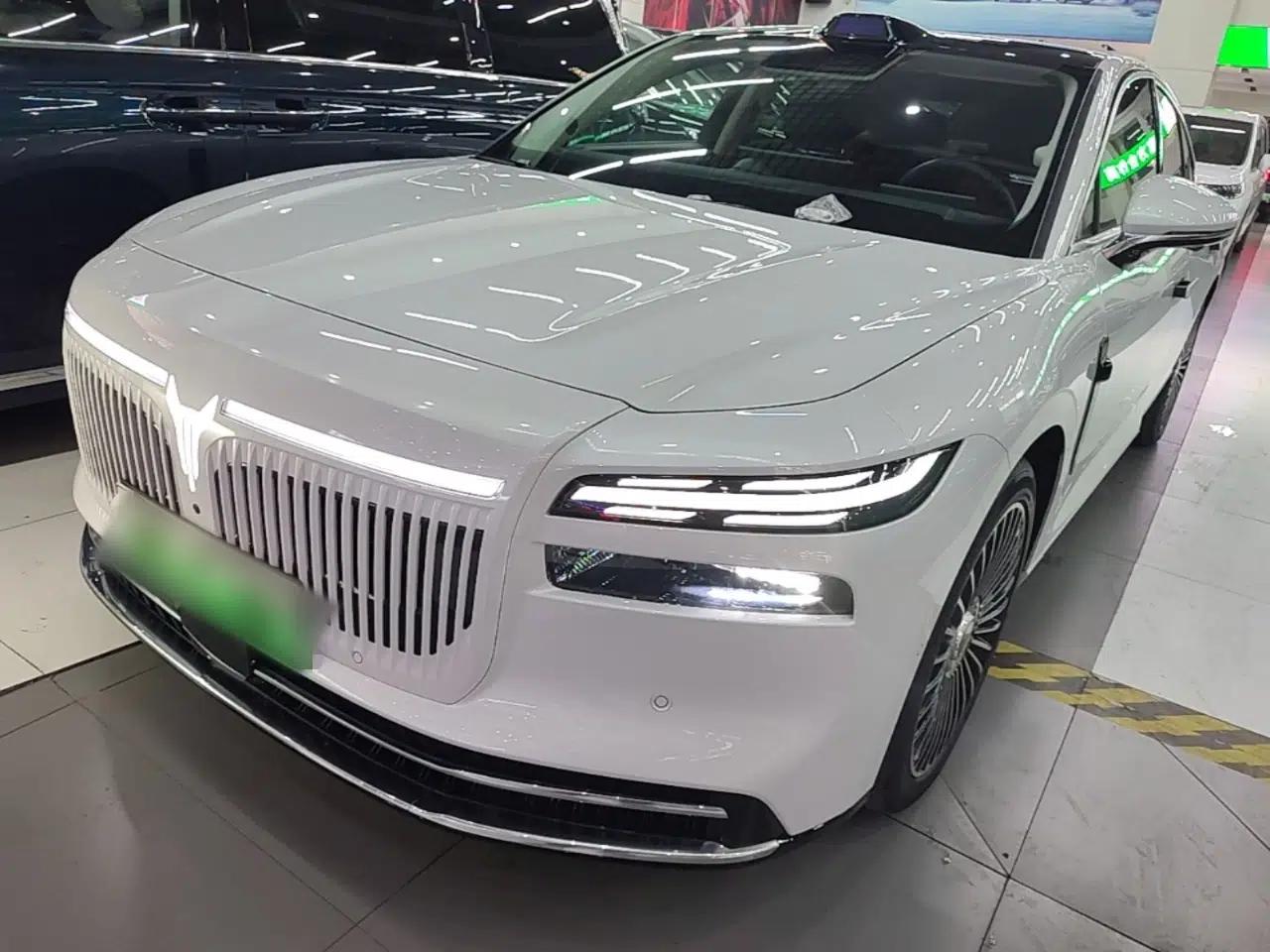 VOYAH Lantu Chiguang L 2026 Four-Wheel-Drive Ultra — миниатюра 1