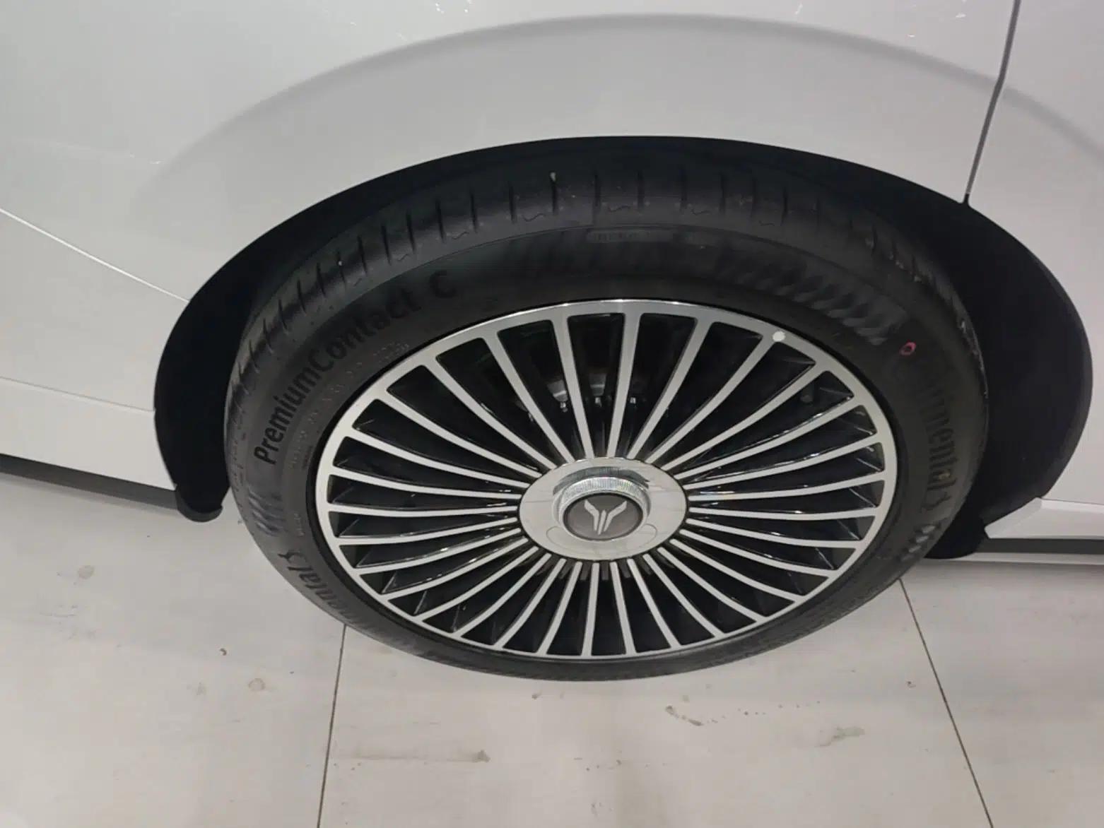 VOYAH Lantu Chiguang L 2026 Four-Wheel-Drive Ultra — миниатюра 11