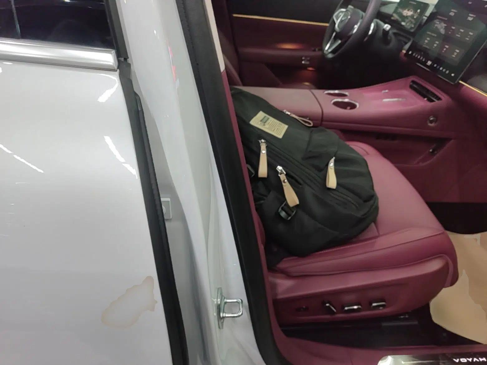 VOYAH Lantu Chiguang L 2026 Four-Wheel-Drive Ultra — миниатюра 19