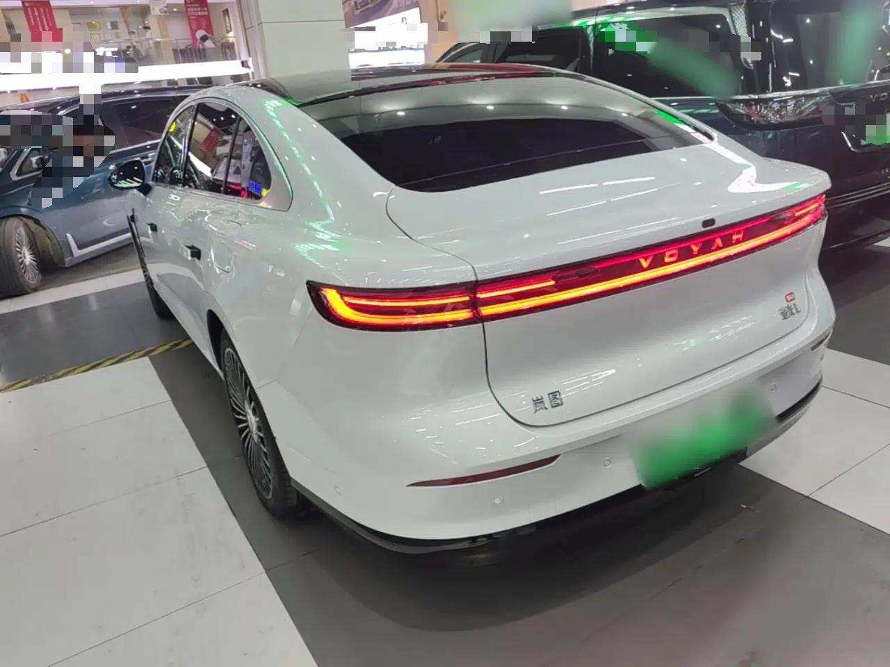VOYAH Lantu Chiguang L 2026 Four-Wheel-Drive Ultra — миниатюра 4
