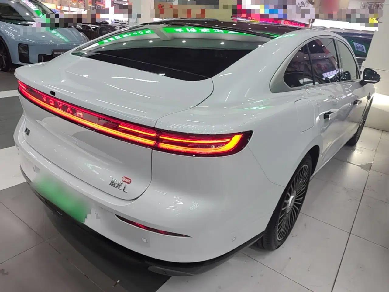 VOYAH Lantu Chiguang L 2026 Four-Wheel-Drive Ultra — миниатюра 6