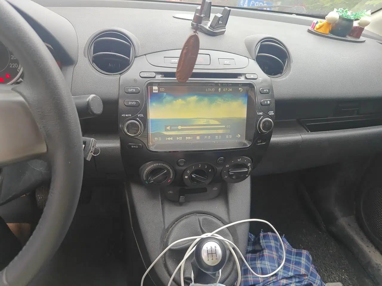 Mazda 2 2011 XuanDong 1.5L Manual Fashion Edition — миниатюра 13
